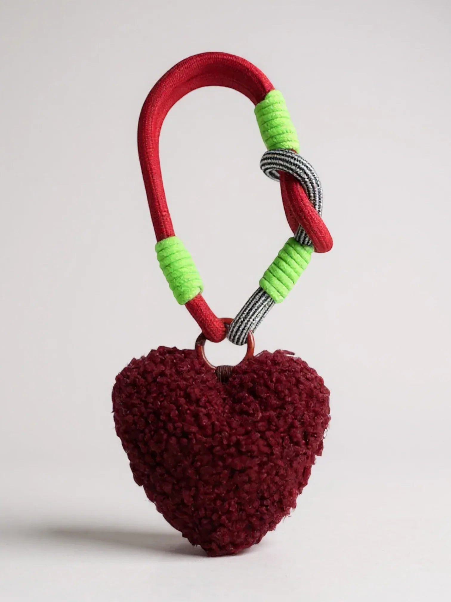 Bijou de Sac Cœur Fourrure Rouge