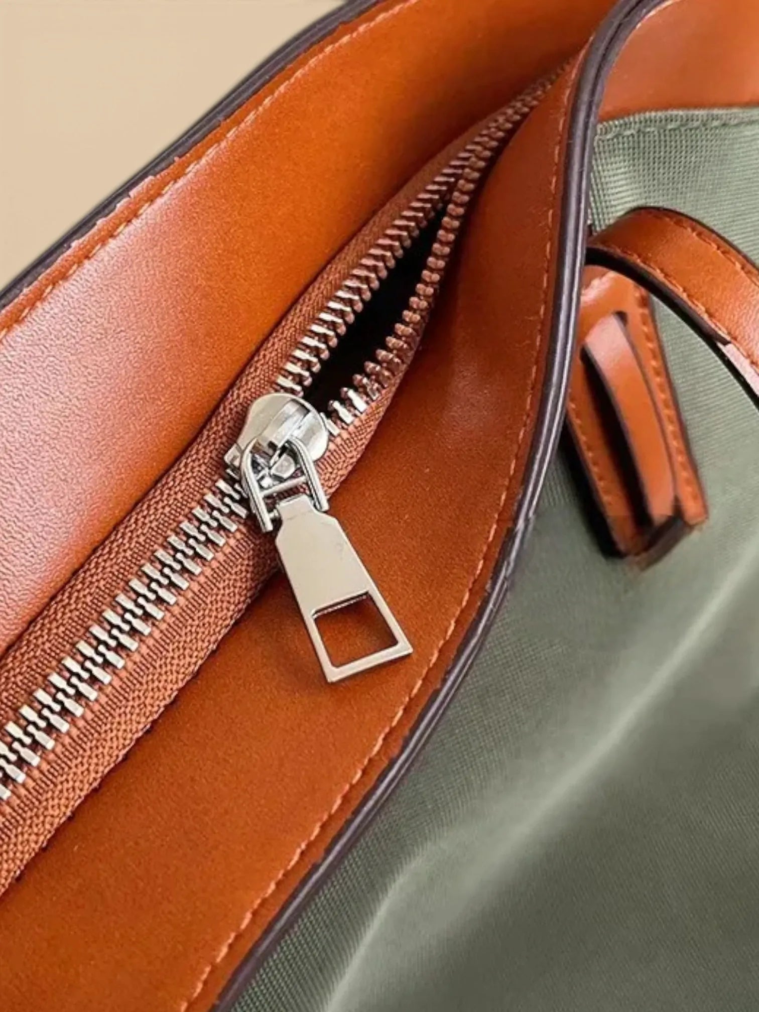 Grand Sac Cabas Urbain en Nylon Zippé