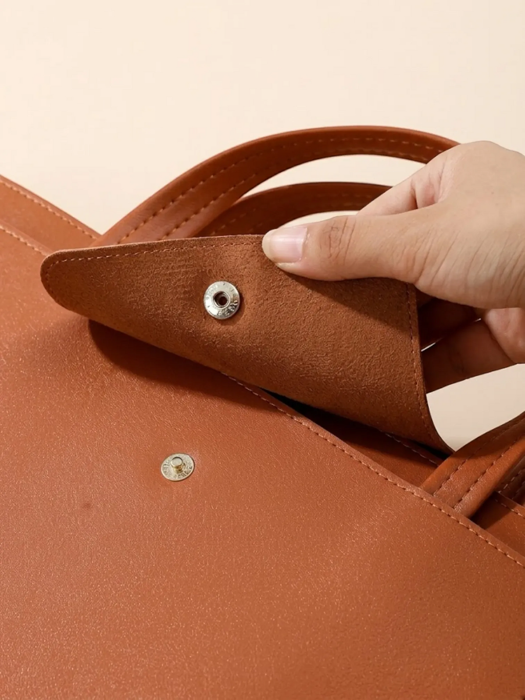 Sac Ordinateur Fin en Similicuir Camel